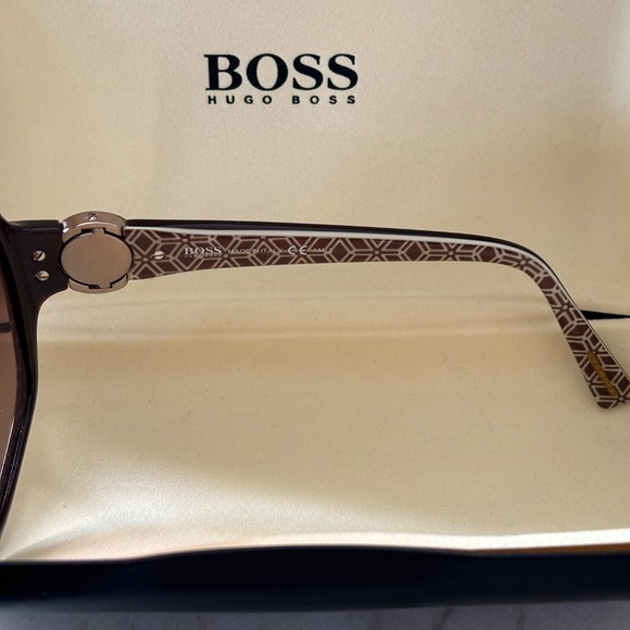 Hugo Boss women’s sunglasses - Picture 4 of 4